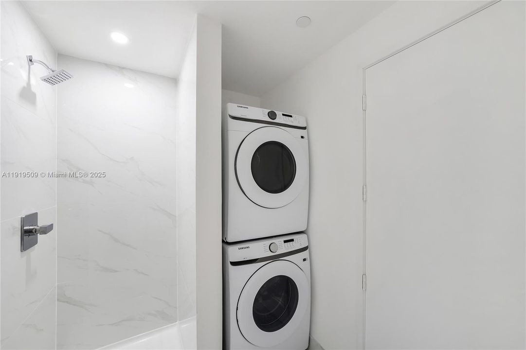 For Sale: $2,885,000 (4 beds, 5 baths, 2686 Square Feet)