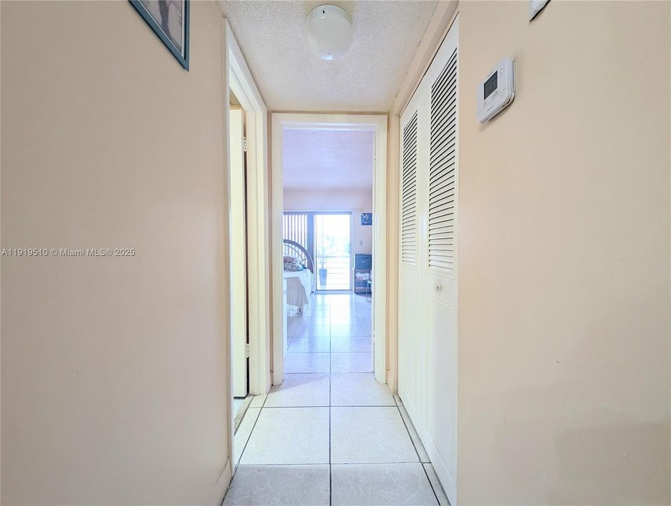 For Sale: $99,999 (1 beds, 1 baths, 662 Square Feet)