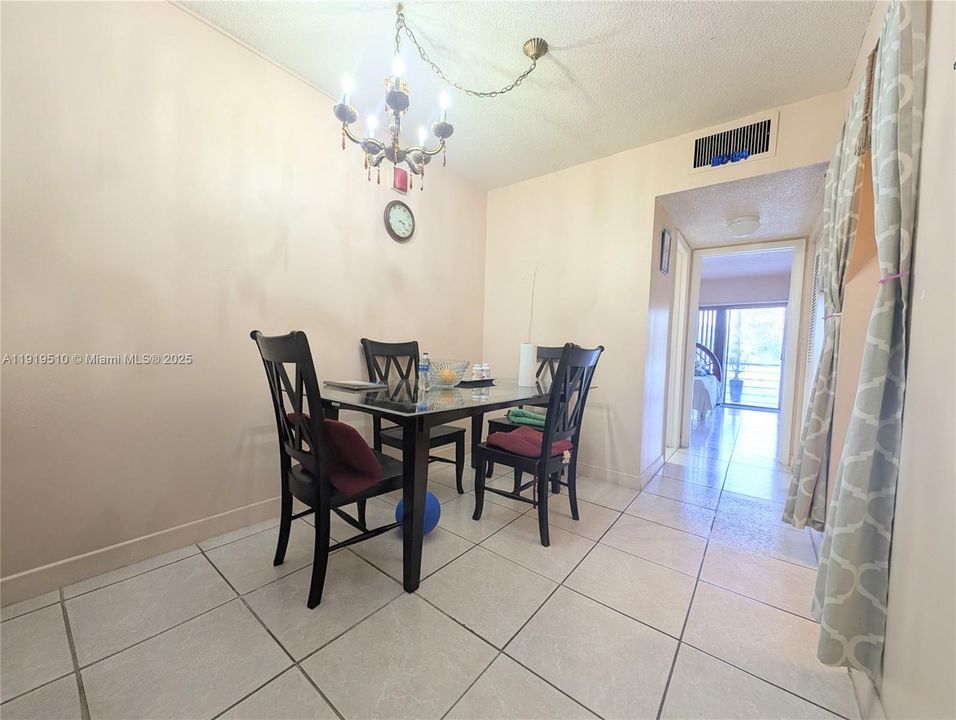 For Sale: $99,999 (1 beds, 1 baths, 662 Square Feet)