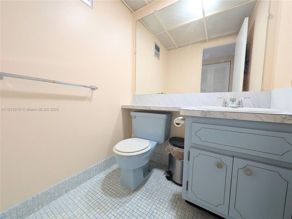 For Sale: $99,999 (1 beds, 1 baths, 662 Square Feet)