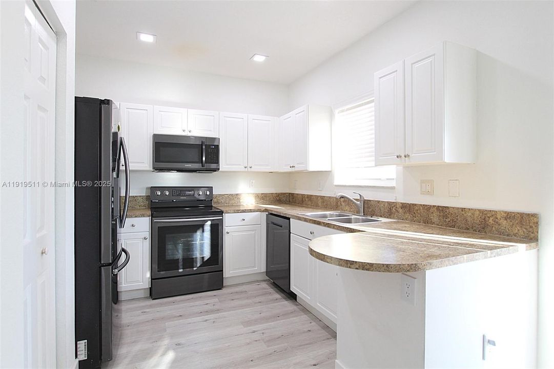 出租: $2,800 (3 贝兹, 2 浴室, 1562 平方英尺)