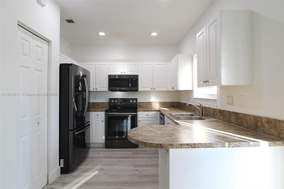 出租: $2,800 (3 贝兹, 2 浴室, 1562 平方英尺)