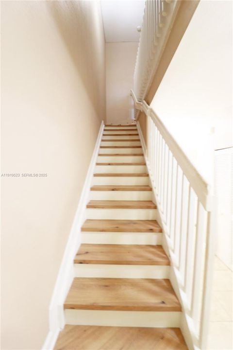 合同活跃: $1,995 (3 贝兹, 2 浴室, 1325 平方英尺)