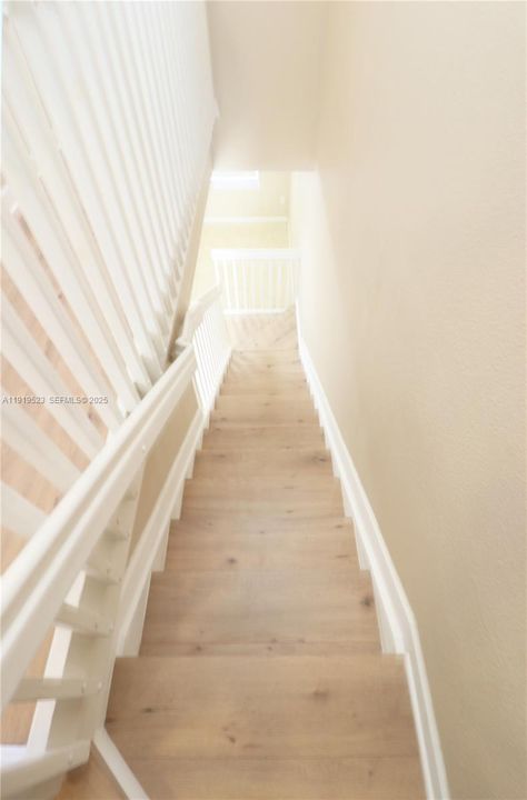 合同活跃: $1,995 (3 贝兹, 2 浴室, 1325 平方英尺)