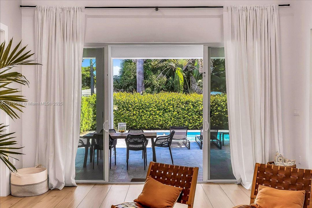 For Sale: $1,795,000 (4 beds, 3 baths, 2533 Square Feet)