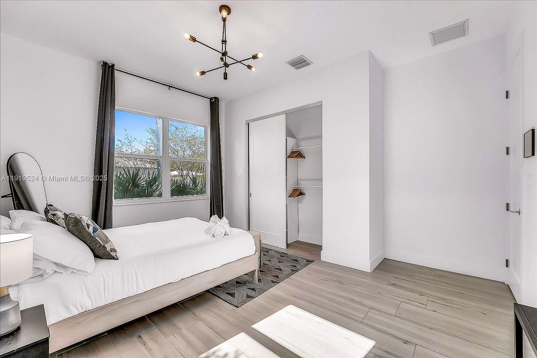 For Sale: $1,795,000 (4 beds, 3 baths, 2533 Square Feet)