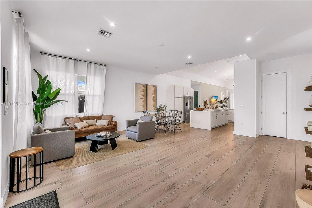 For Sale: $1,795,000 (4 beds, 3 baths, 2533 Square Feet)