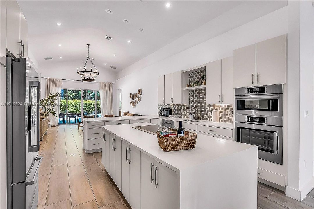 For Sale: $1,795,000 (4 beds, 3 baths, 2533 Square Feet)