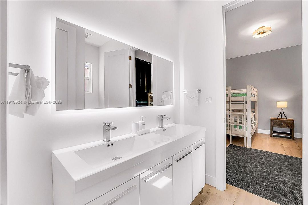 For Sale: $1,795,000 (4 beds, 3 baths, 2533 Square Feet)