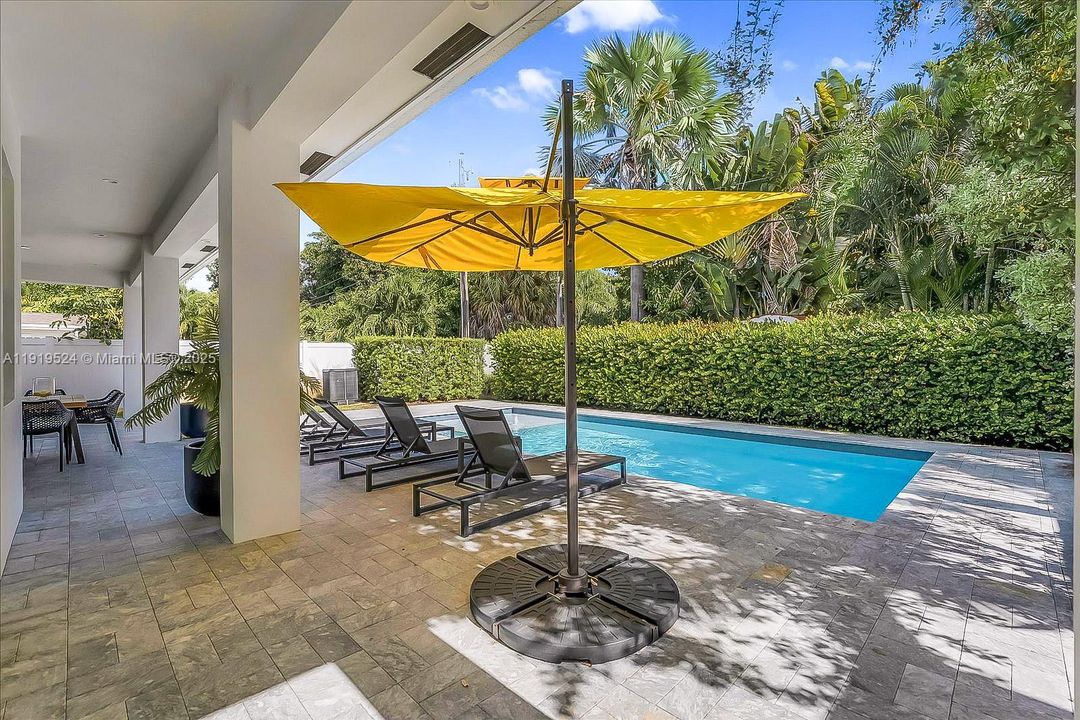 For Sale: $1,795,000 (4 beds, 3 baths, 2533 Square Feet)