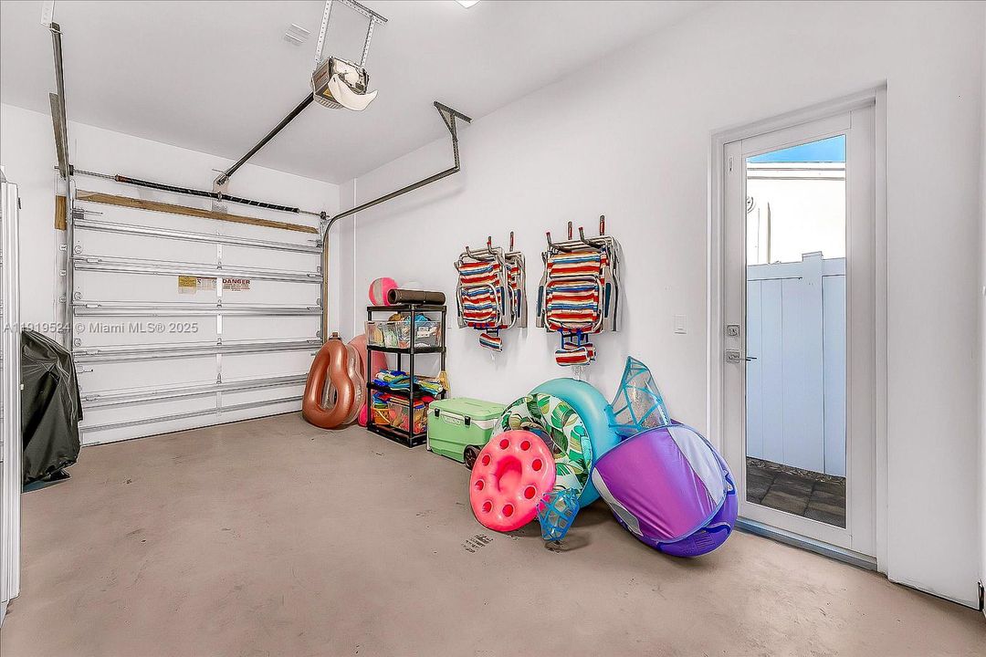 For Sale: $1,795,000 (4 beds, 3 baths, 2533 Square Feet)