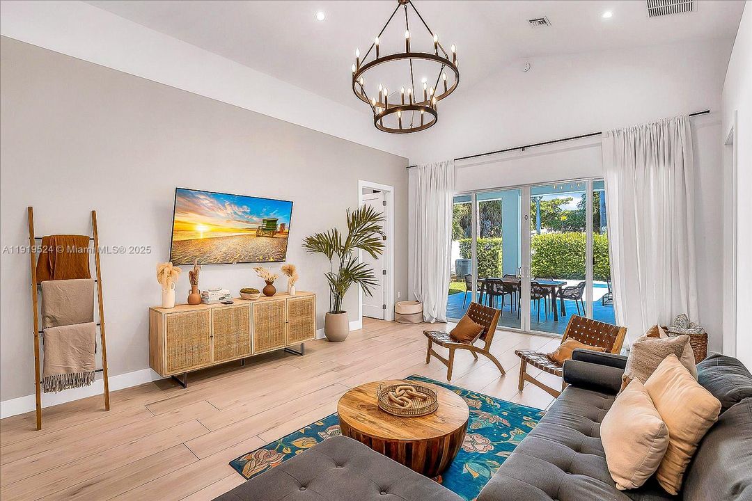 For Sale: $1,795,000 (4 beds, 3 baths, 2533 Square Feet)