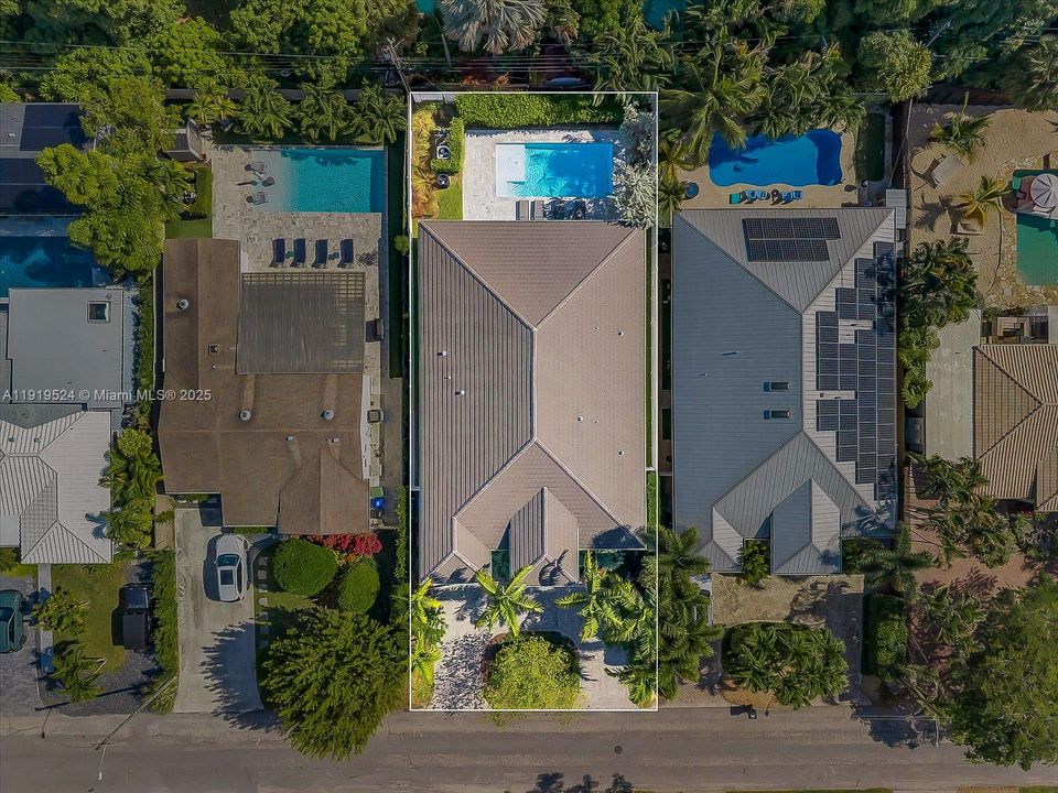 For Sale: $1,795,000 (4 beds, 3 baths, 2533 Square Feet)