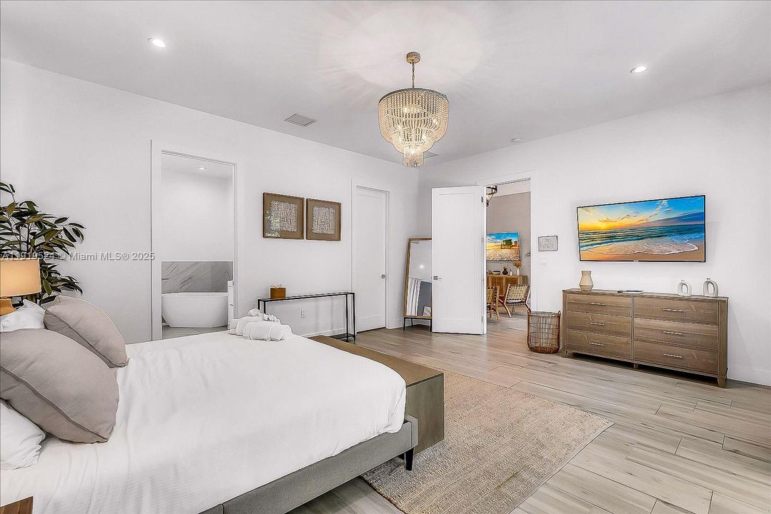 For Sale: $1,795,000 (4 beds, 3 baths, 2533 Square Feet)