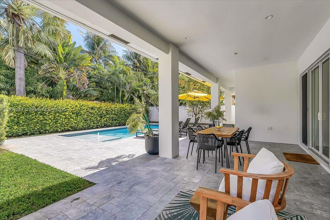 For Sale: $1,795,000 (4 beds, 3 baths, 2533 Square Feet)