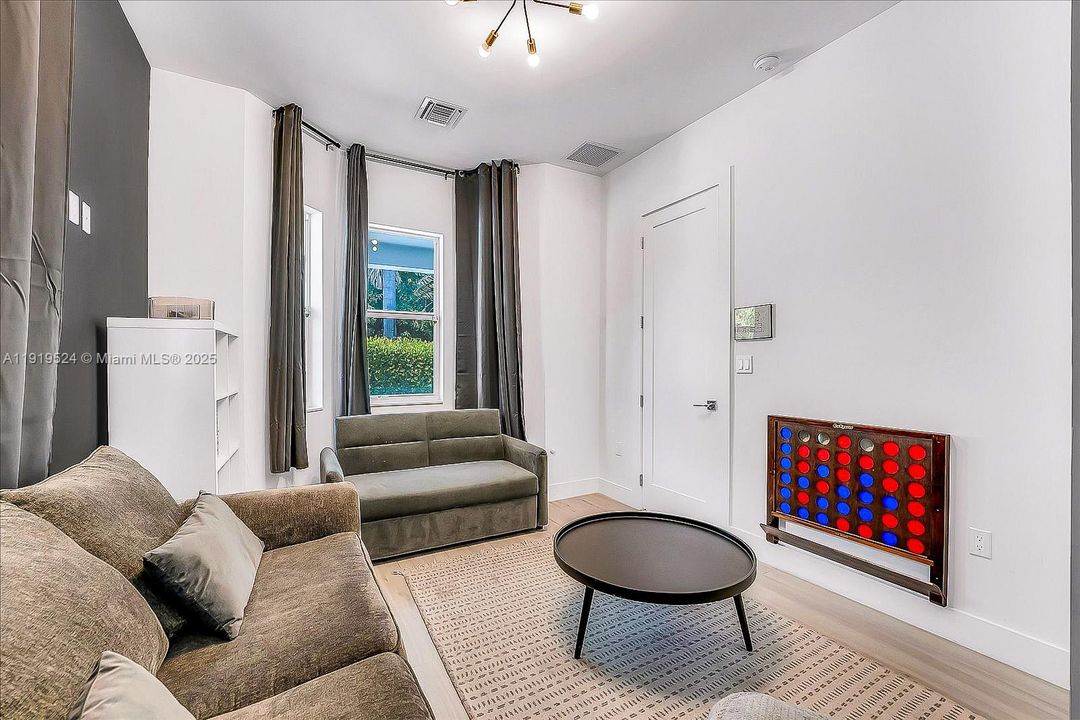 For Sale: $1,795,000 (4 beds, 3 baths, 2533 Square Feet)