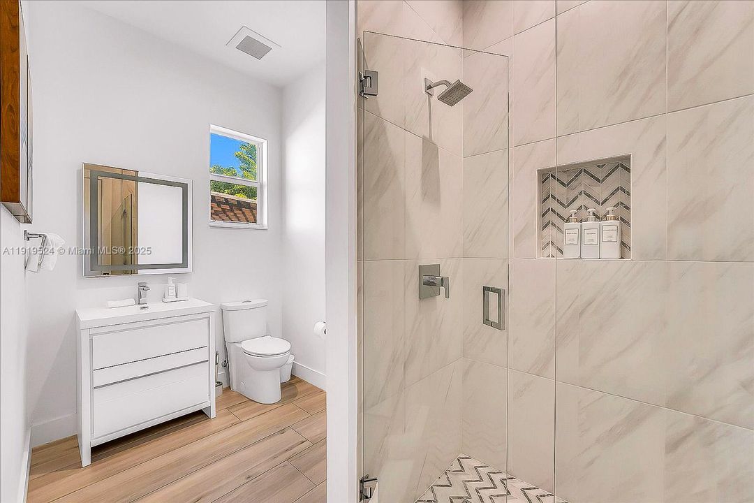 For Sale: $1,795,000 (4 beds, 3 baths, 2533 Square Feet)