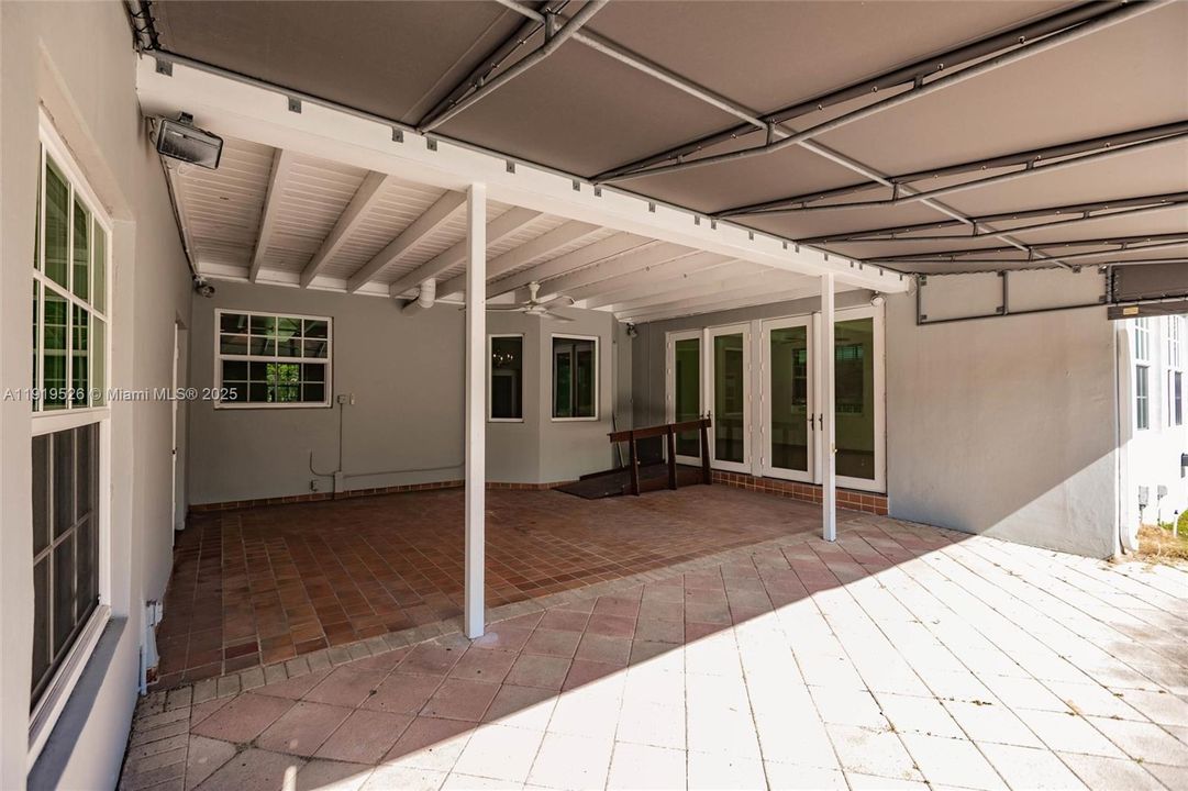 На продажу: $3,950,000 (5 спален, 5 ванн, 5812 Квадратных фут)