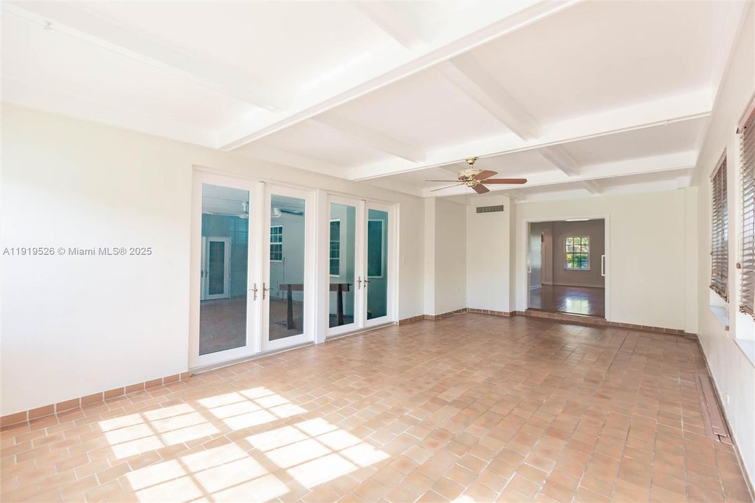 На продажу: $3,950,000 (5 спален, 5 ванн, 5812 Квадратных фут)