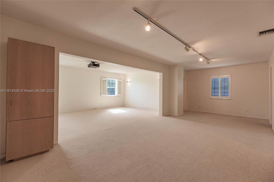 На продажу: $3,950,000 (5 спален, 5 ванн, 5812 Квадратных фут)