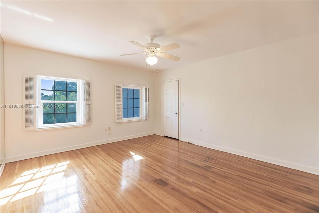 На продажу: $3,950,000 (5 спален, 5 ванн, 5812 Квадратных фут)