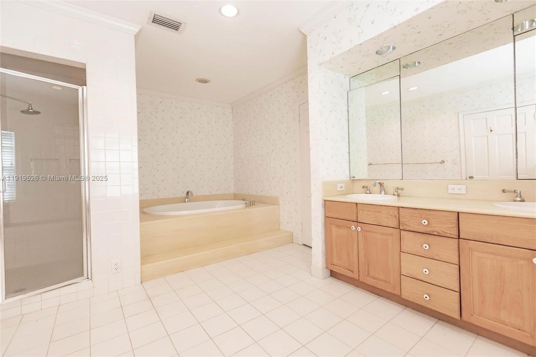 На продажу: $3,950,000 (5 спален, 5 ванн, 5812 Квадратных фут)