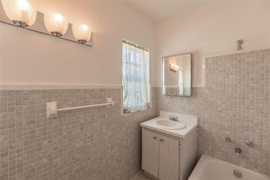 На продажу: $3,950,000 (5 спален, 5 ванн, 5812 Квадратных фут)