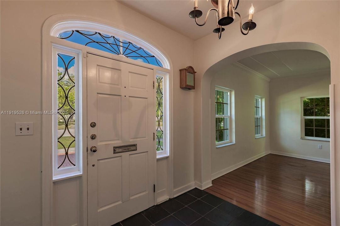 На продажу: $3,950,000 (5 спален, 5 ванн, 5812 Квадратных фут)