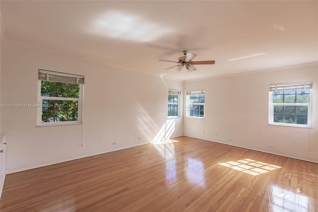 На продажу: $3,950,000 (5 спален, 5 ванн, 5812 Квадратных фут)