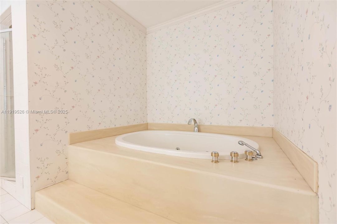 На продажу: $3,950,000 (5 спален, 5 ванн, 5812 Квадратных фут)