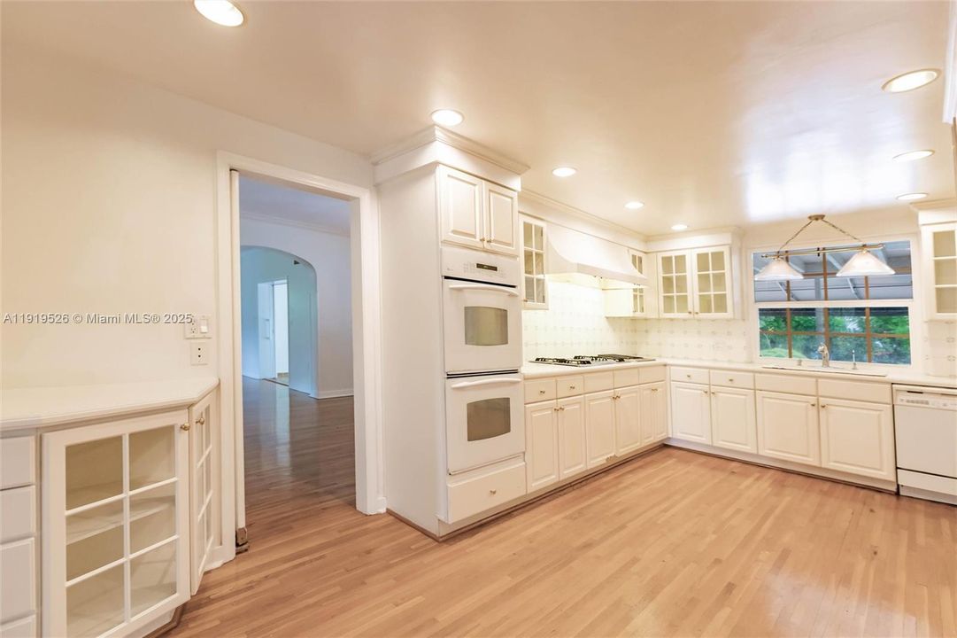 На продажу: $3,950,000 (5 спален, 5 ванн, 5812 Квадратных фут)