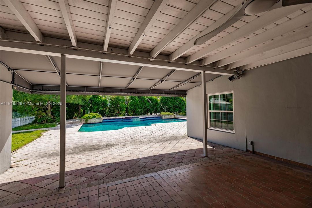 На продажу: $3,950,000 (5 спален, 5 ванн, 5812 Квадратных фут)