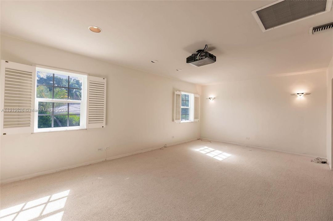 На продажу: $3,950,000 (5 спален, 5 ванн, 5812 Квадратных фут)