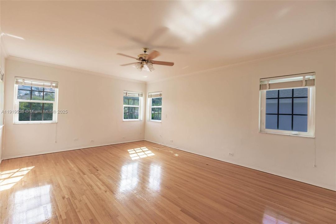 На продажу: $3,950,000 (5 спален, 5 ванн, 5812 Квадратных фут)