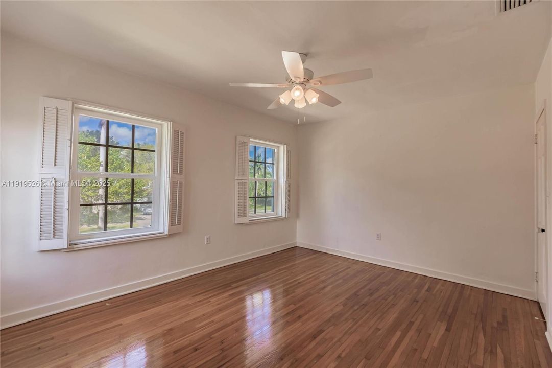 На продажу: $3,950,000 (5 спален, 5 ванн, 5812 Квадратных фут)