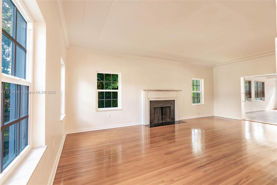 На продажу: $3,950,000 (5 спален, 5 ванн, 5812 Квадратных фут)