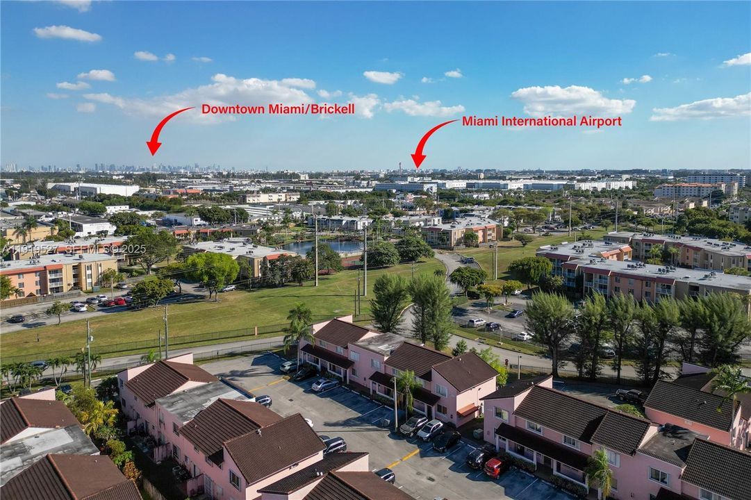 На продажу: $315,000 (2 спален, 2 ванн, 824 Квадратных фут)