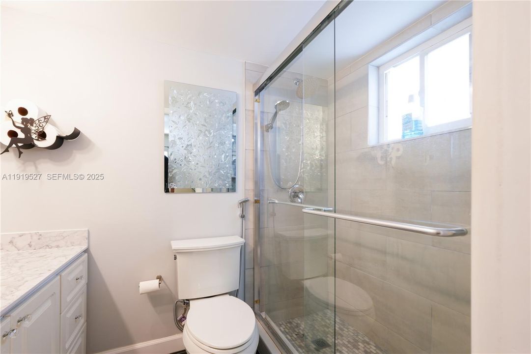 На продажу: $315,000 (2 спален, 2 ванн, 824 Квадратных фут)