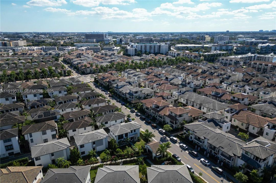 На продажу: $315,000 (2 спален, 2 ванн, 824 Квадратных фут)