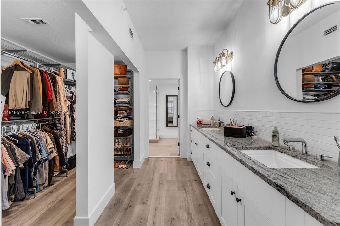 For Sale: $530,000 (3 beds, 2 baths, 1700 Square Feet)