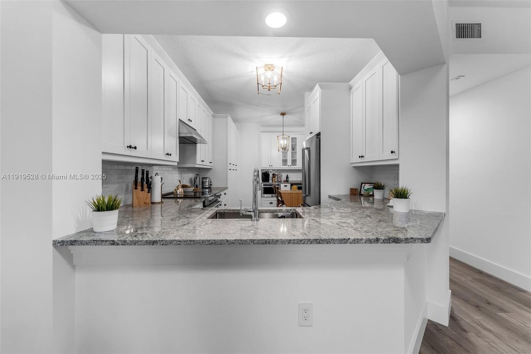 For Sale: $530,000 (3 beds, 2 baths, 1700 Square Feet)