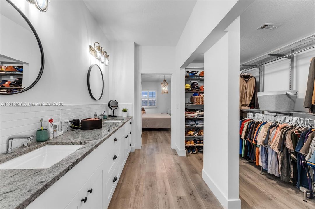 For Sale: $530,000 (3 beds, 2 baths, 1700 Square Feet)