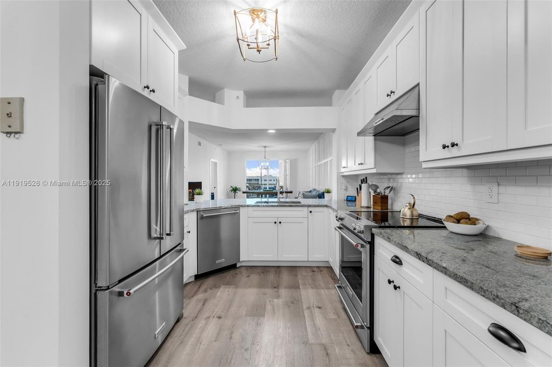 For Sale: $530,000 (3 beds, 2 baths, 1700 Square Feet)