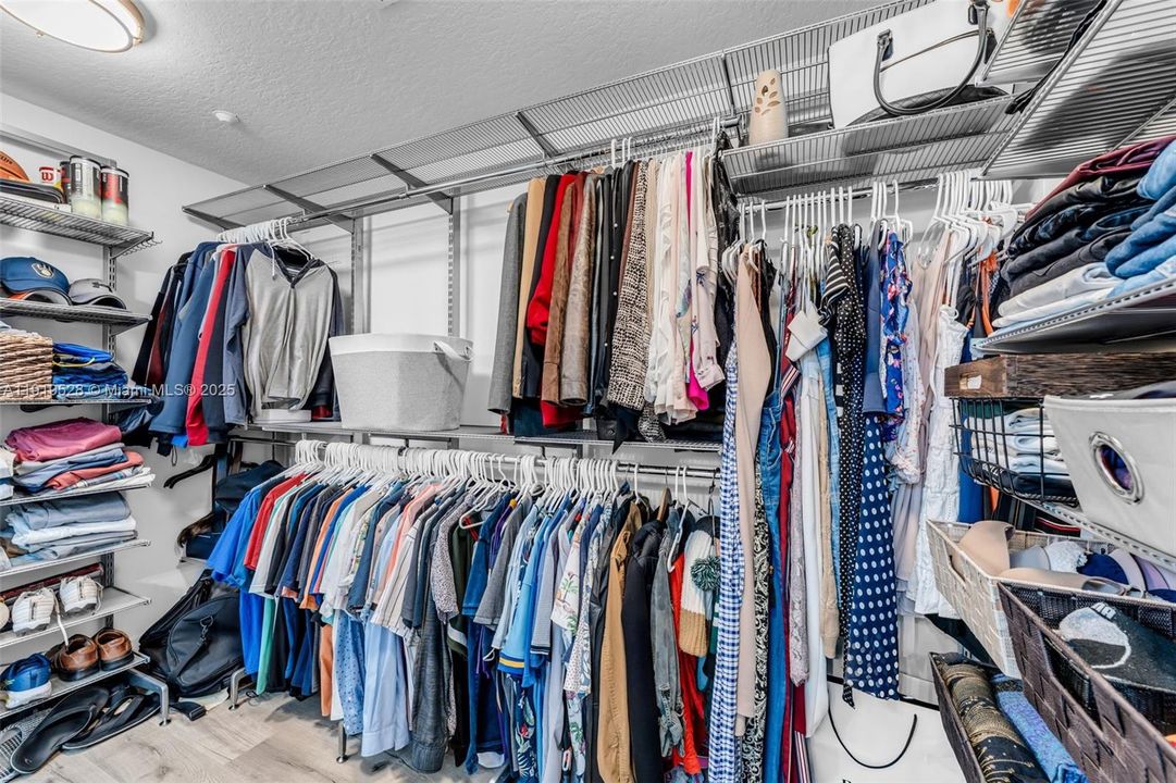 For Sale: $530,000 (3 beds, 2 baths, 1700 Square Feet)