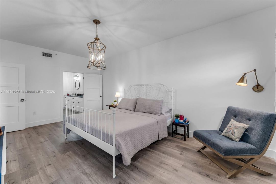 For Sale: $530,000 (3 beds, 2 baths, 1700 Square Feet)