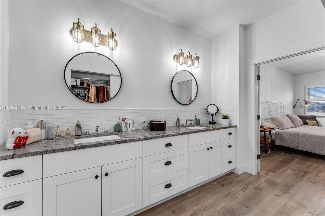 For Sale: $530,000 (3 beds, 2 baths, 1700 Square Feet)