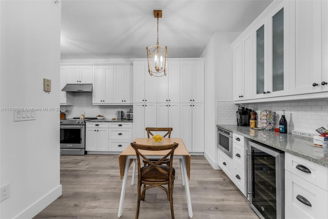 For Sale: $530,000 (3 beds, 2 baths, 1700 Square Feet)