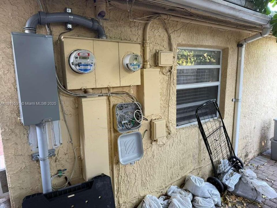 待售: $390,000 (0 贝兹, 0 浴室, 1440 平方英尺)