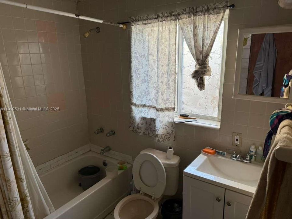 待售: $390,000 (0 贝兹, 0 浴室, 1440 平方英尺)