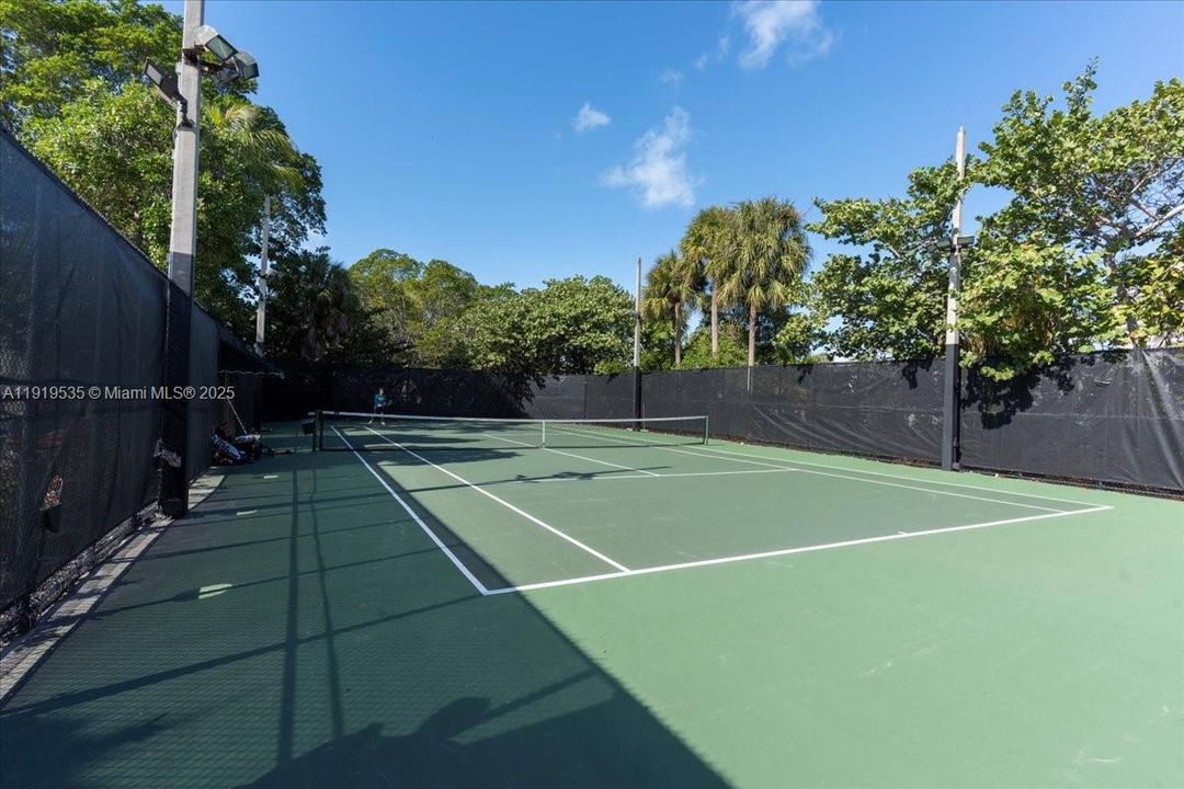 待售: $845,000 (2 贝兹, 2 浴室, 1409 平方英尺)